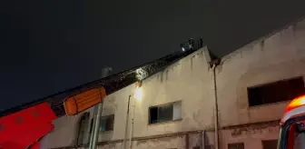Bakırköy'de 2 katlı iş yerinde çıkan yangın söndürüldü