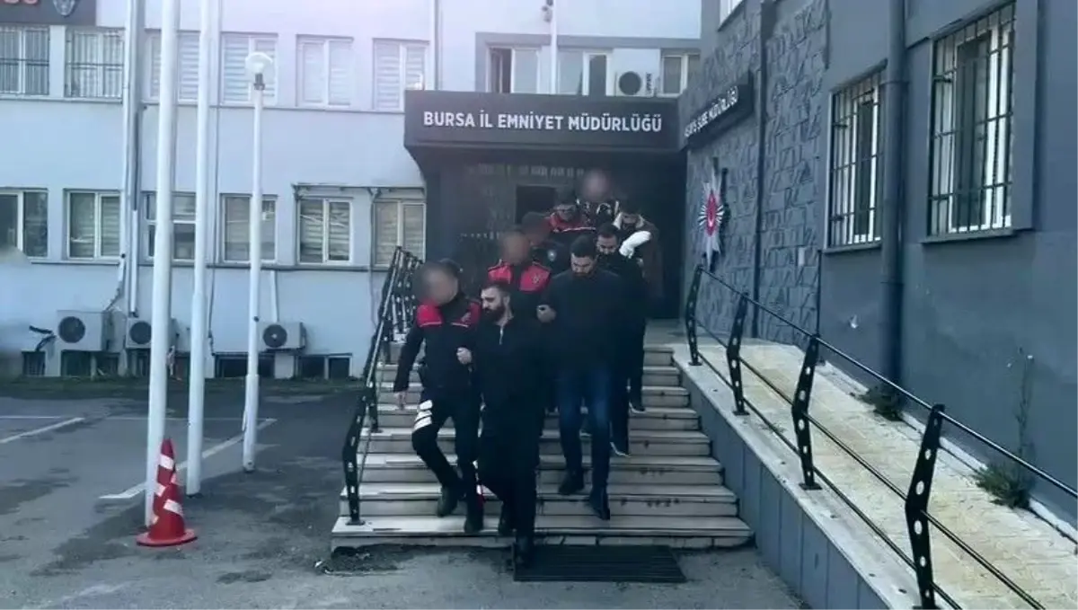 Bursa'da 'servis açmadınız' diye silahlı saldırı düzenleyip 6 kişiyi yaralayan şüphelilere operasyon : 10 şüpheli gözaltına alındı
