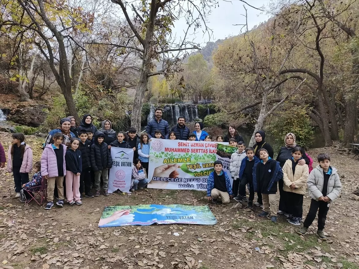Diyarbakır'da 'Ailemle Yeşil Vatan, Geleceğe Nefes Ol' doğa yürüyüşü düzenlendi