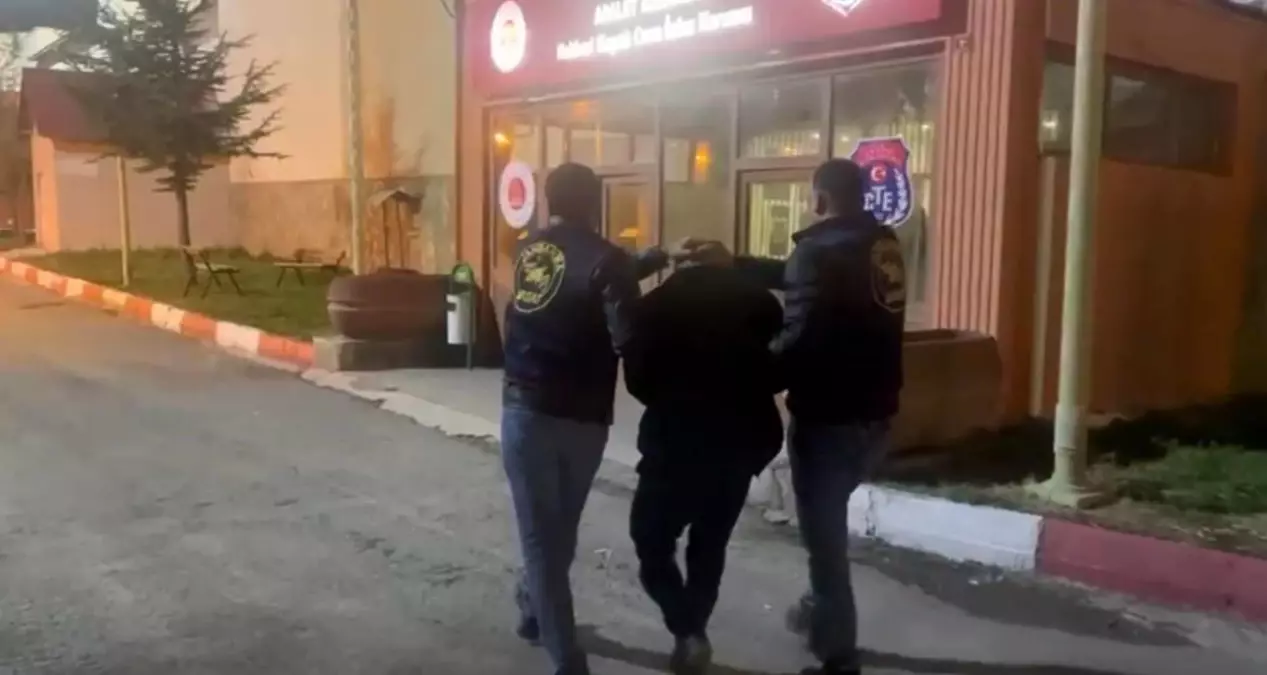 Hakkari'de 10 ayrı dosyadan toplamda 37 yıl kesinleşmiş hapis cezası bulunan şahıs yakalandı