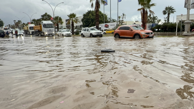 The district was suddenly flooded! Roads turned into lakes, life stopped