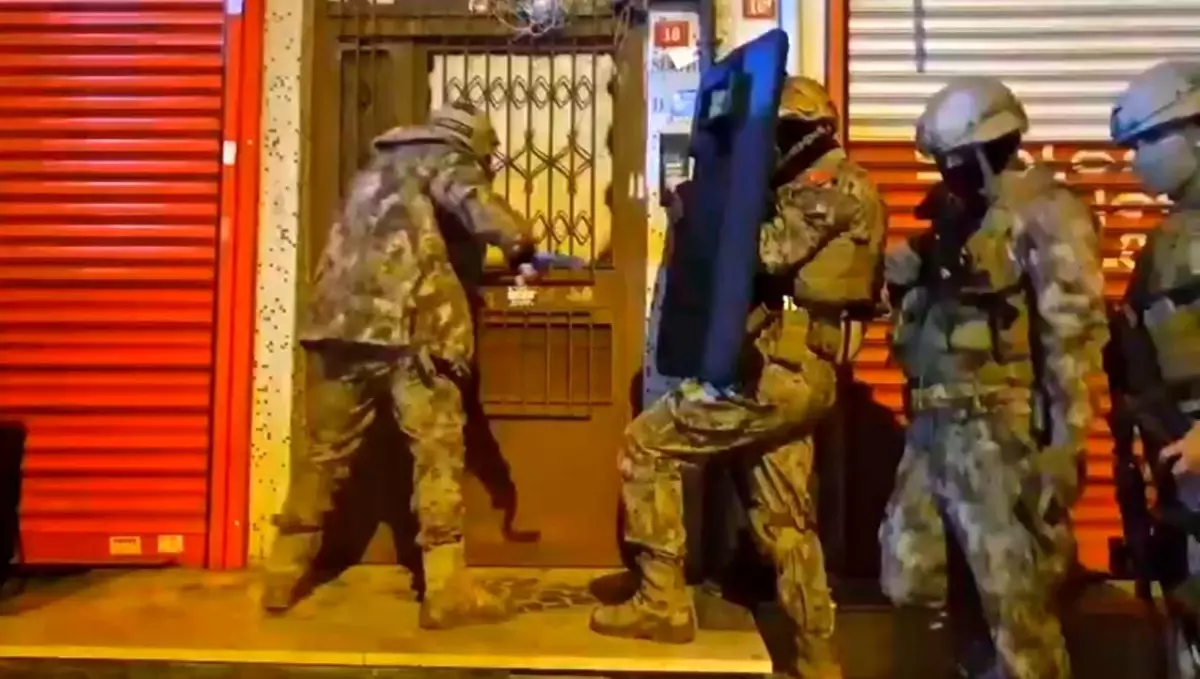 İstanbul'da çete operasyonu: 12 gözaltı