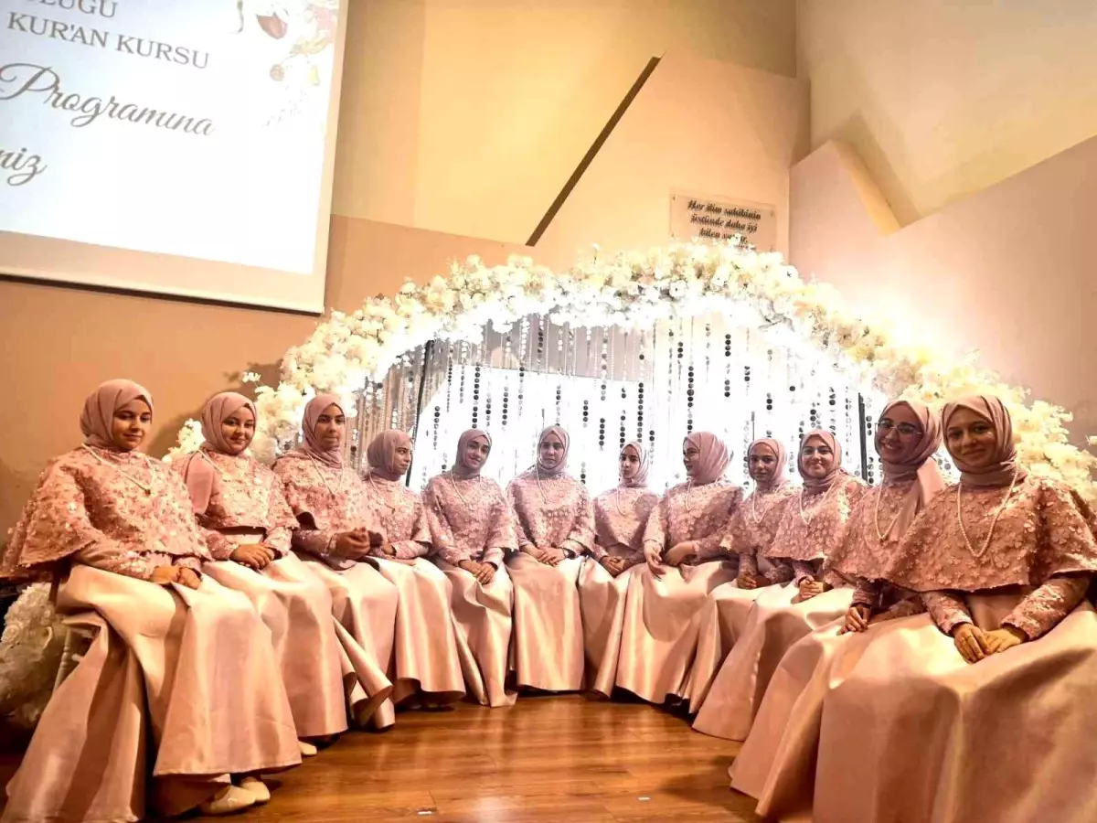 İzmir'de genç hafizeler icazetlerini aldı