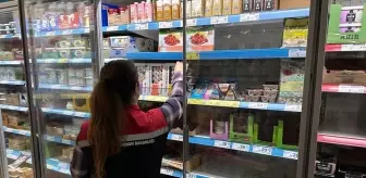 İzmir'de son tüketim tarihi geçmiş ürün tespit edilen markete yasal işlem