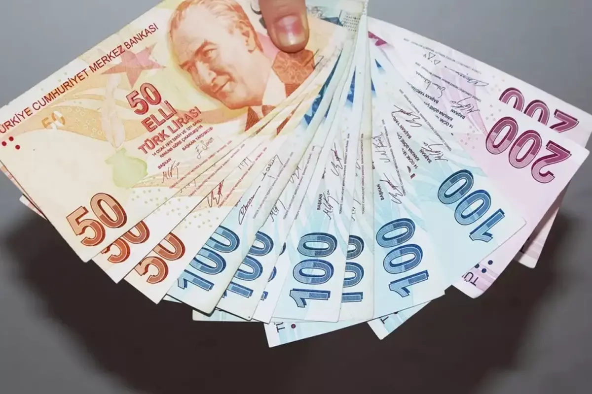 Kamuda yönetici ve uzman personele 30 bin liralık seyyanen zam telifi geri çekildi