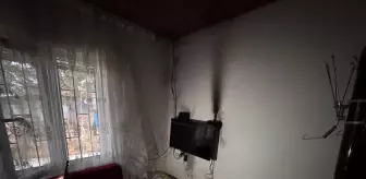 Karamanlı'da bir eve yıldırım düştü