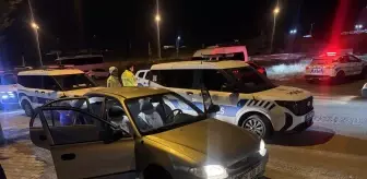 Kayseri'de polise çarptıktan sonra kaçmaya çalışan araçtaki 4 kişi yakalandı