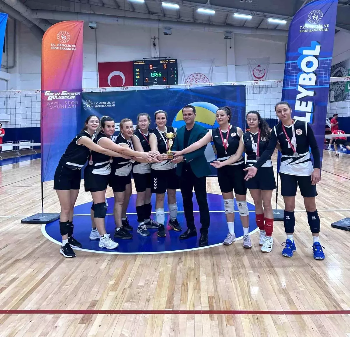 Manisa GSB Kadın Voleybol Takımı Türkiye ikincisi oldu