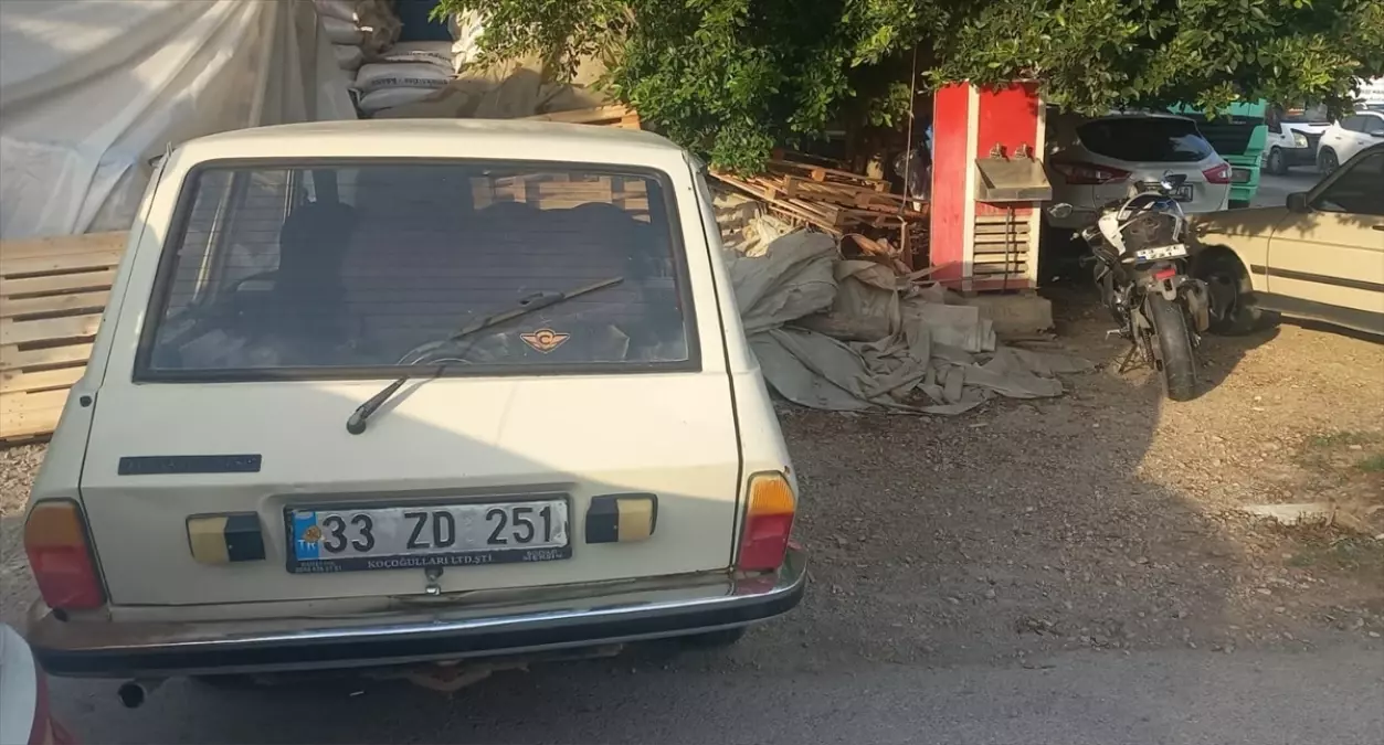 Mersin'de otomobille çarpışan motosikletin sürücüsü yaralandı