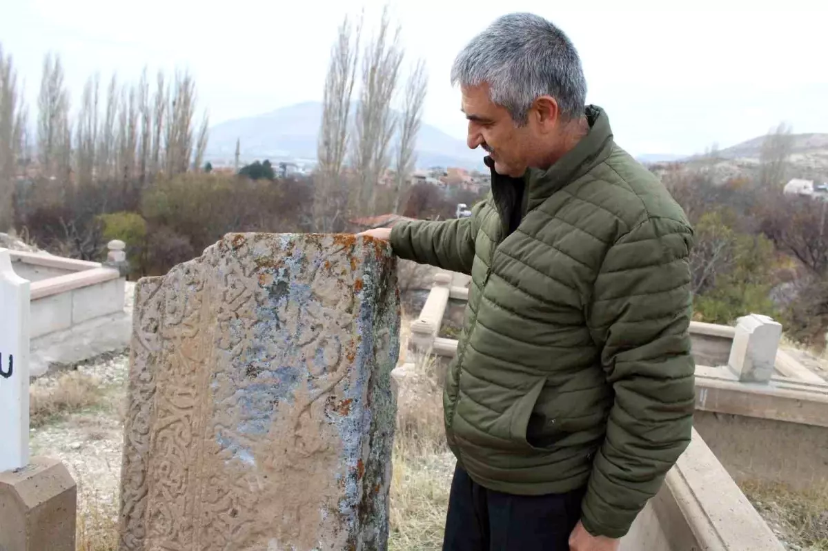 Mezarlıktaki esrarengiz taş