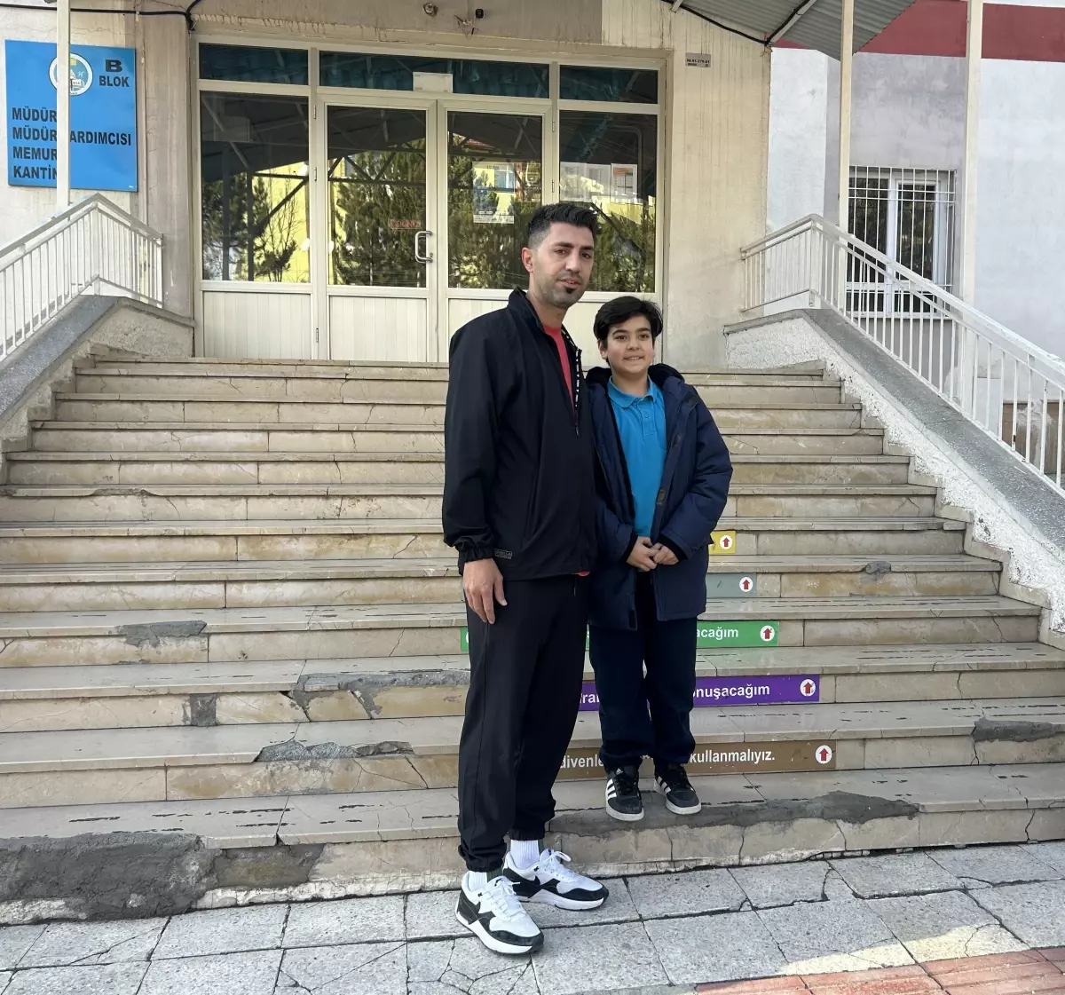 Nefes borusuna mandalina kaçan öğrenciyi Heimlich manevrasıyla kurtardı (2)