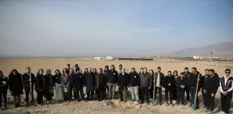 Niğde'de bal ormanı için fidanlar toprakla buluşturuldu