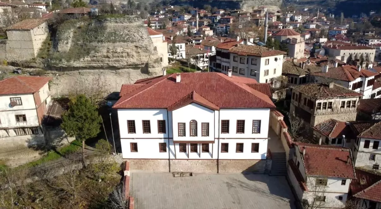 Safranbolu'nun şehir hafızası rüştiye mektebinde sergileniyor