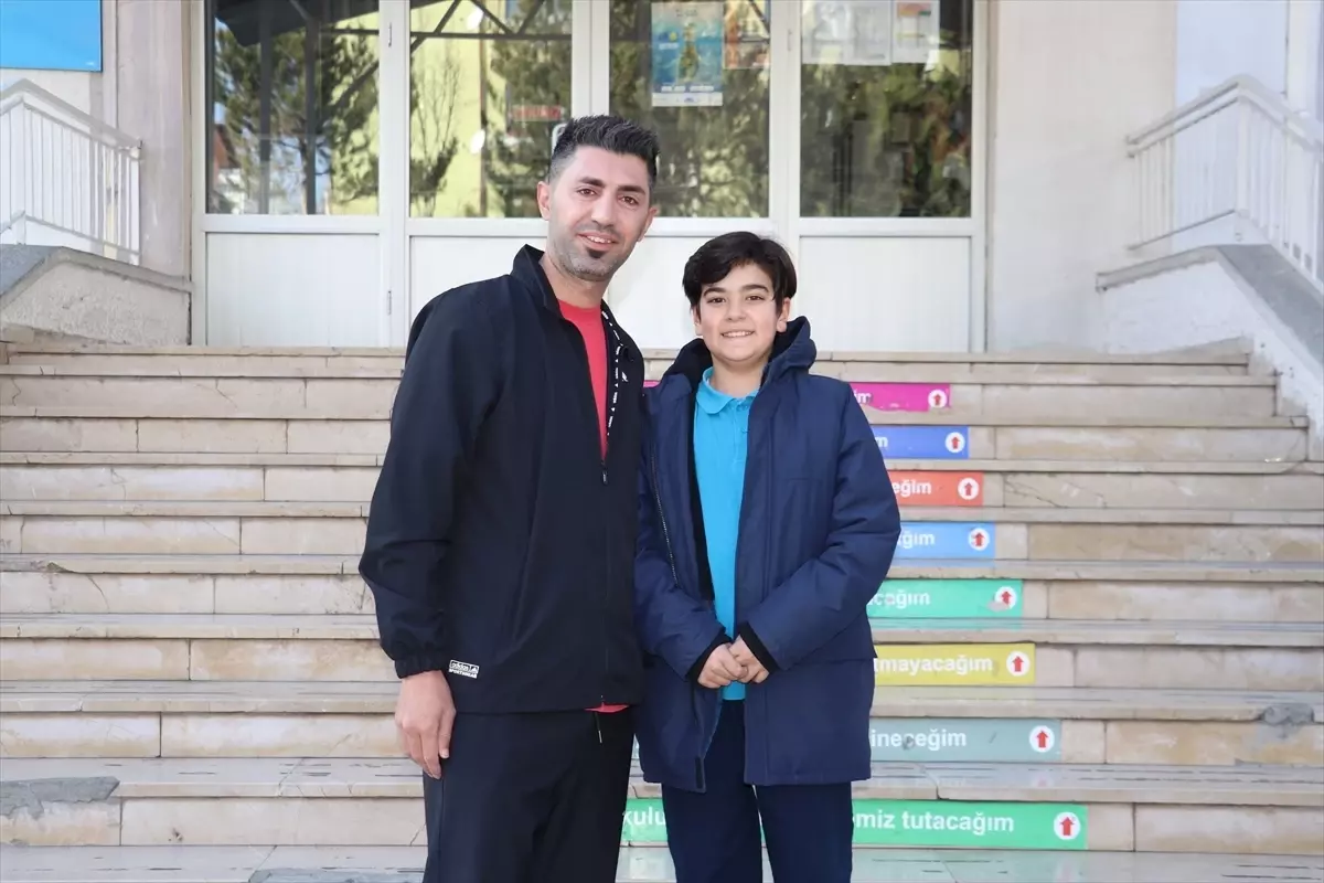 Sivas'ta nefes borusuna mandalina kaçan öğrenciyi öğretmeni Heimlich manevrasıyla kurtardı