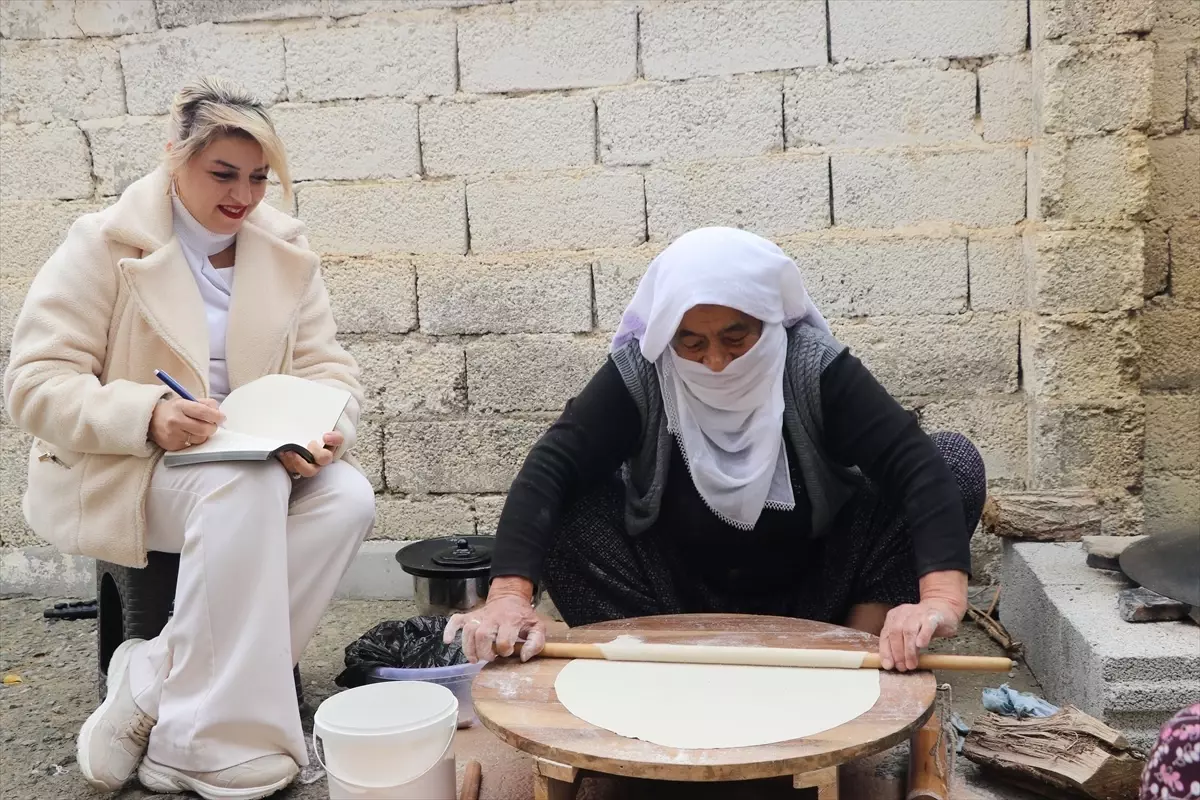 Unutulmaya yüz tutan lezzetleri kayıt altına almak için köyleri geziyor