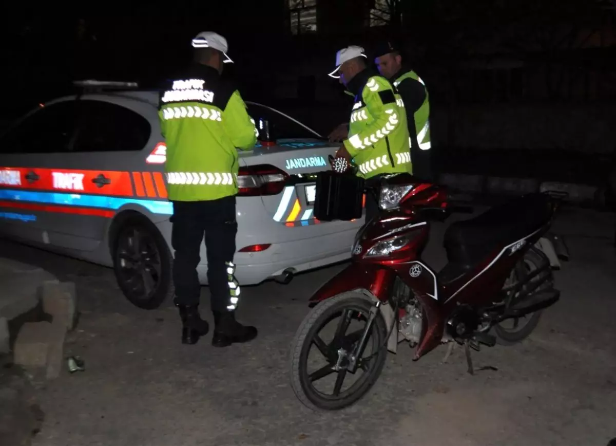 Yalvaç'ta 456 kişi ve 206 araç denetlendi, 4 araç trafikten men edildi