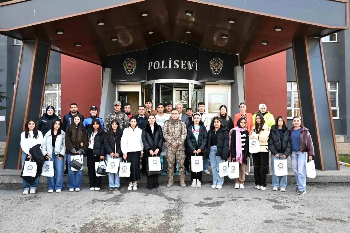 Ağrı'da öğrencilere üniversite gezisi ve emniyet söyleşisi düzenlendi