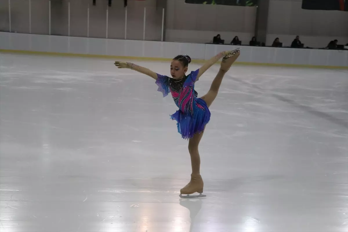 Artistik Buz Pateni 1. Bölge Yarışması Tekirdağ'da devam ediyor