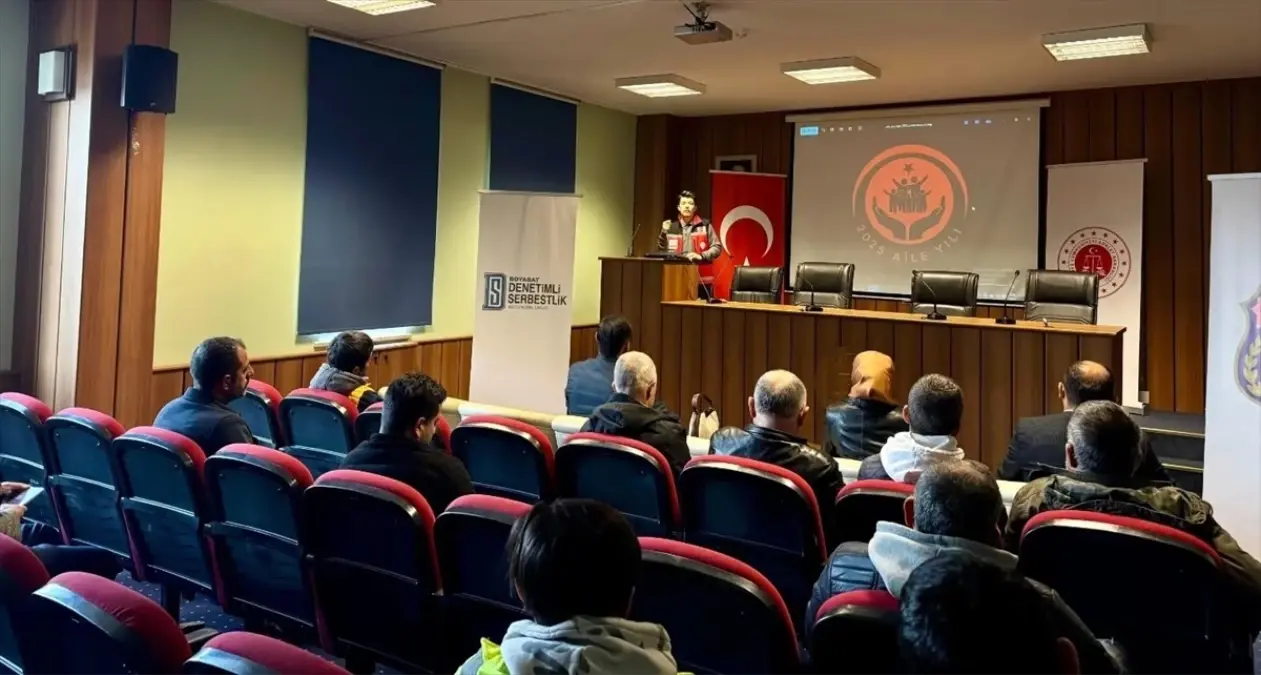 Boyabat'ta yükümlülerine 'Aile İçi İletişim ve Şiddetin Önlenmesi Semineri' verildi