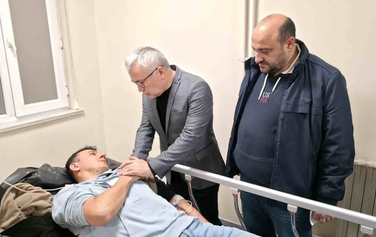 Cezaevi otobüsü kaza yaptı, Vali Şimşek yaralıları ziyaret etti