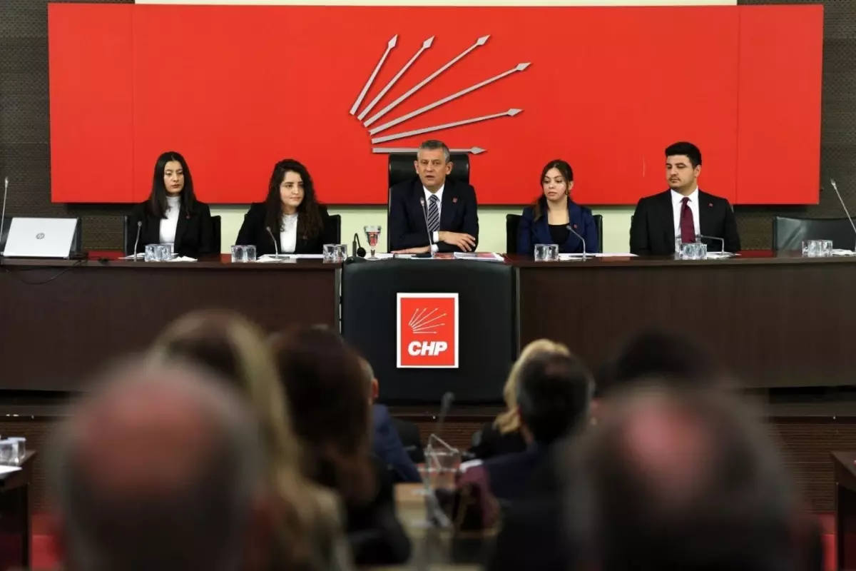 Yeni Parti Meclisi toplandı! Özgür Özel, CHP'de yeni dönemin adını duyurdu