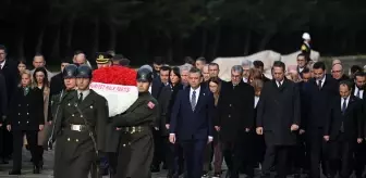 CHP Genel Başkanı Özel, yeni PM ve YDK üyeleriyle Anıtkabir'i ziyaret etti