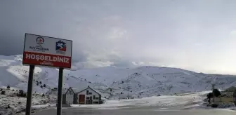 Denizli Kayak Merkezi'ne mevsimin ilk karı düştü