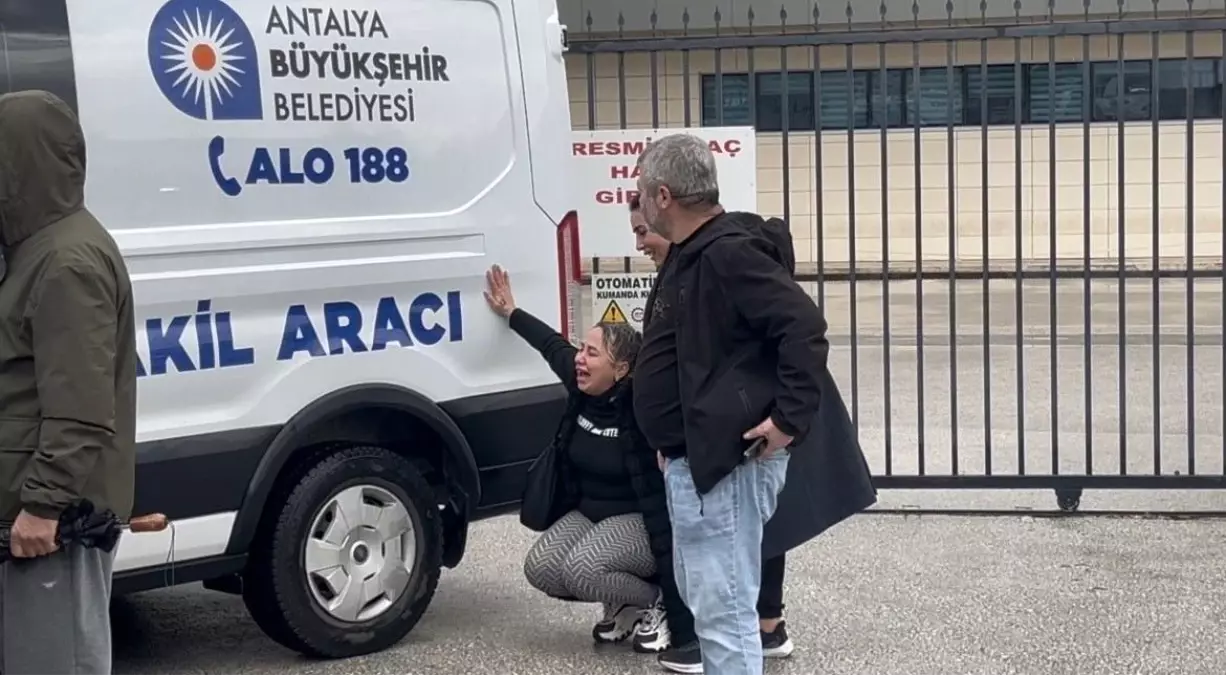 Dereye düşen araçtaki kadının cenazesi teslim alınırken 'Gitme' feryadı yürekleri dağladı