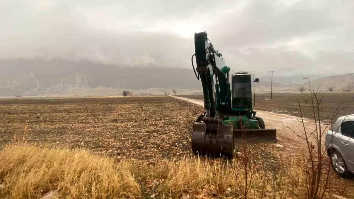 DSİ'ye ait kepçenin çalınıp define arandığı iddiası