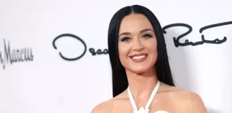 Dünyaca ünlü şarkıcı, eski başbakanla birlikte olduğunu resmen açıkladı