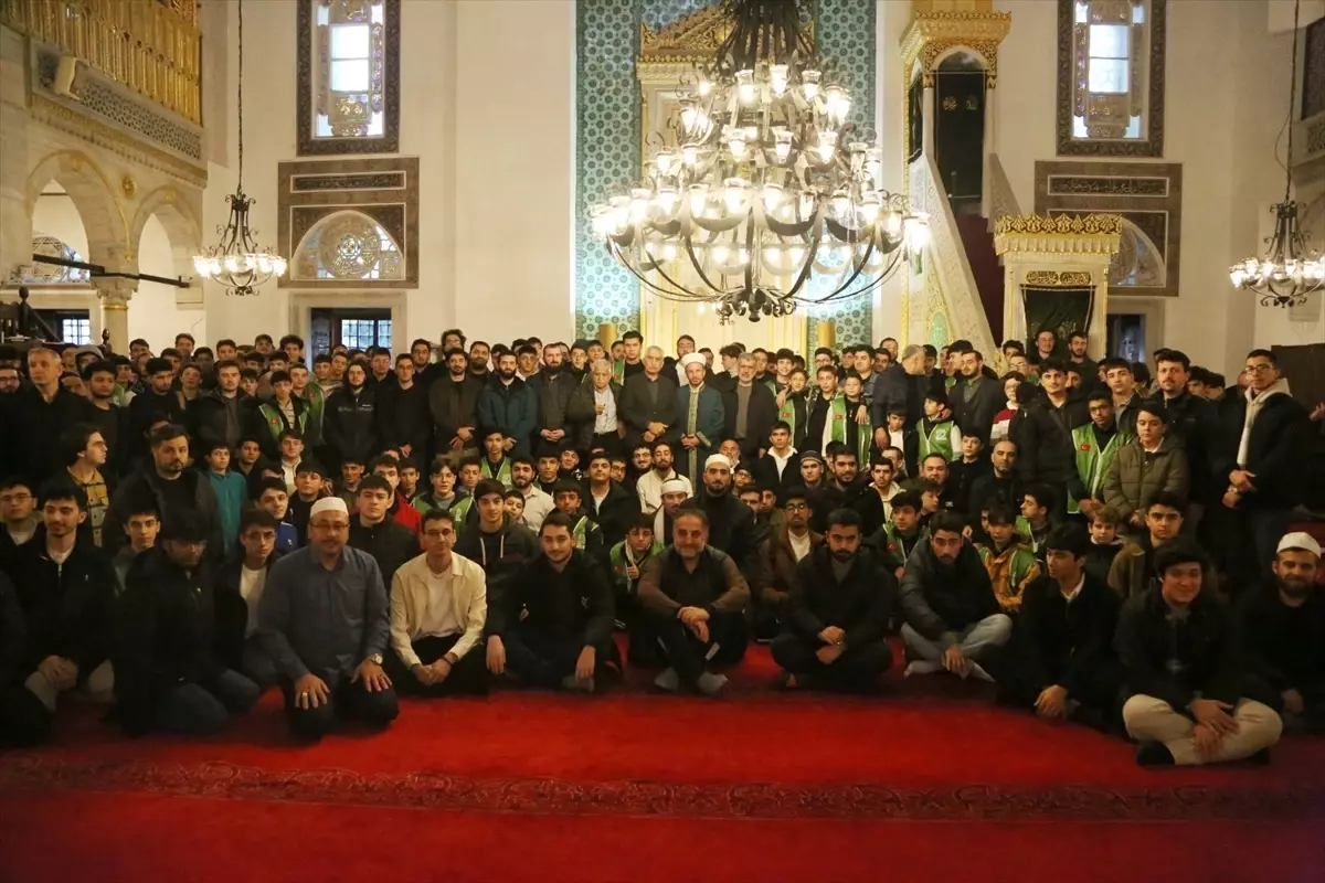 Genç İHH, 'Liseliler sabah namazında buluşuyor' etkinliği düzenledi