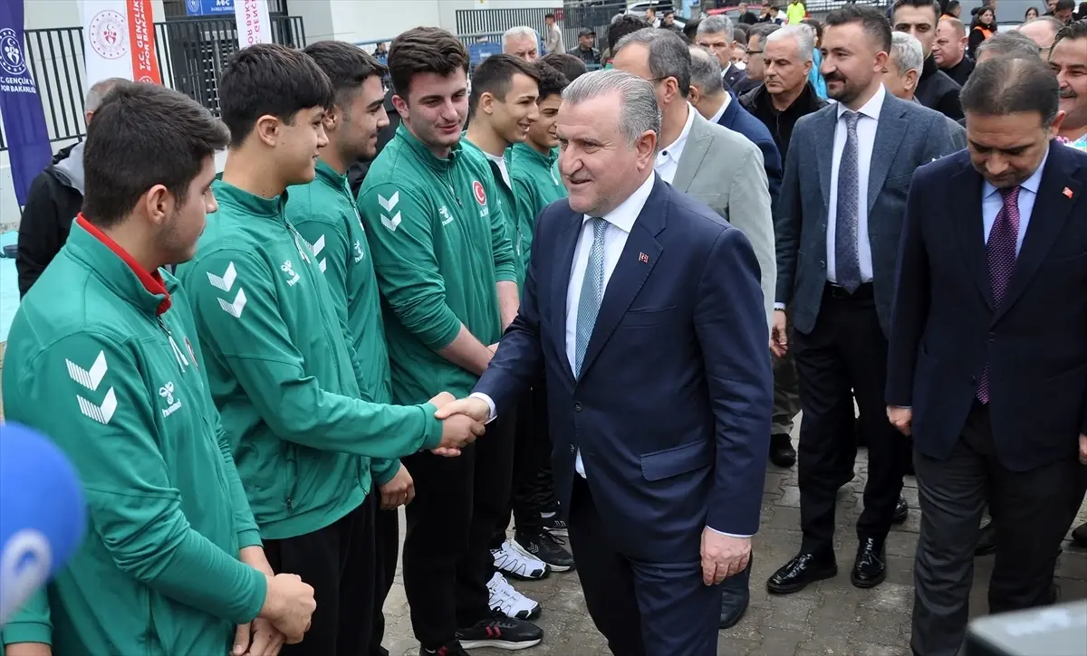 Gençlik ve Spor Bakanı Bak, Manisa'da Nazım Yavuz İlçe Stadı'nın açılışını yaptı Açıklaması