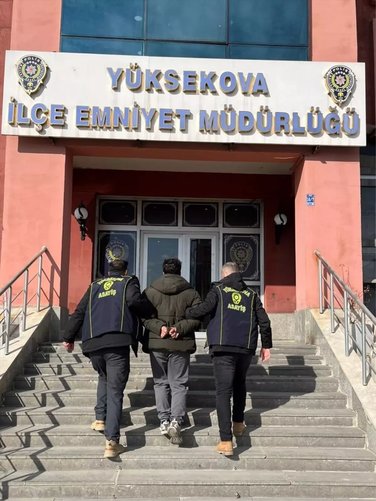 Hakkari'de haklarında kesinleşmiş hapis cezası bulunan 2 hükümlü yakalandı