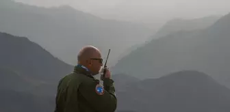 Hakkarili öğretmen pilot, paraşüt tutkunlarına gökyüzünün kapılarını aralıyor