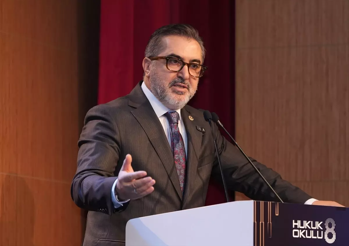 Hukukçular Derneğince düzenlenen Hukuk Okulu'nun sekizincisi İstanbul'da başladı