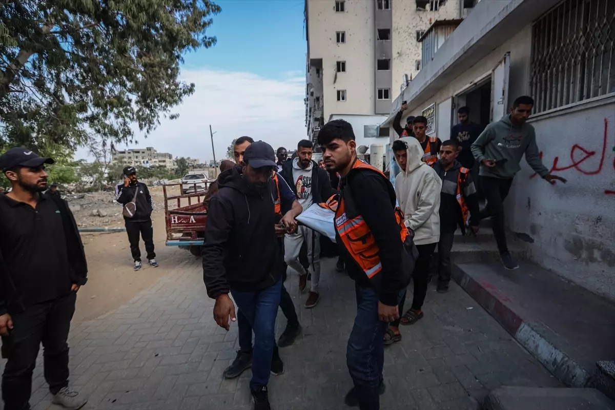 İsrail'in Gazze'ye düzenlediği saldırılarda biri sivil savunma ekibi 3 kişi hayatını kaybetti