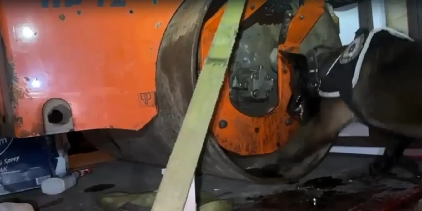 Kocaeli'de dev operasyon: Asfalt silindirinde 102 kilo metamfetamin bulundu