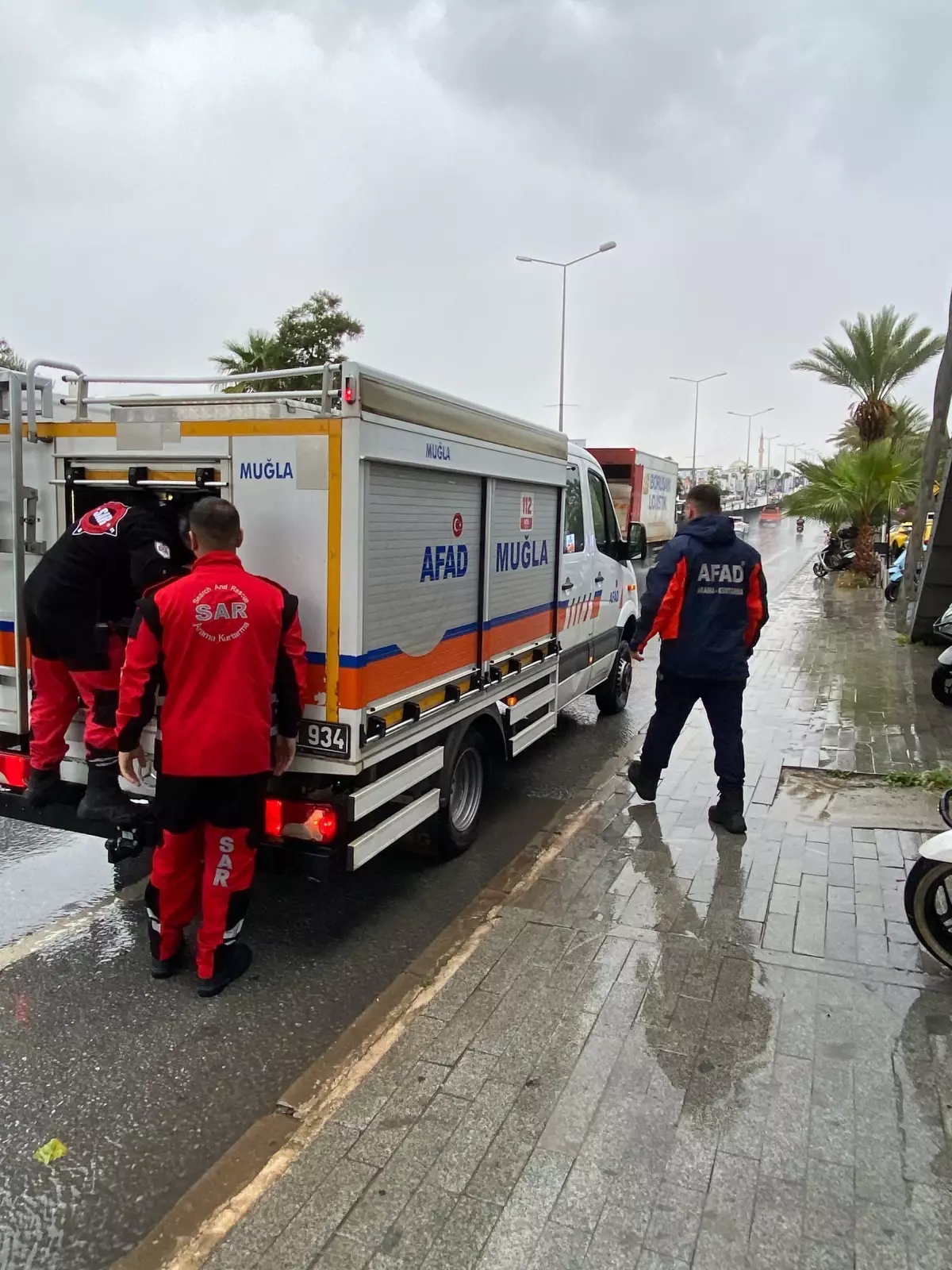 Muğla'da Fırtına ve Yağış Alarmı: 921 Personel Hazır Bekletiliyor