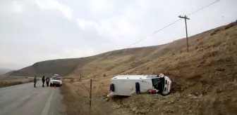 Muş'ta devrilen ambulanstaki 3 sağlık personeli yaralandı