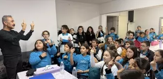 Müzik öğretmeni bestelediği şarkıyla öğrencilerine organ bağışı bilinci aşılıyor