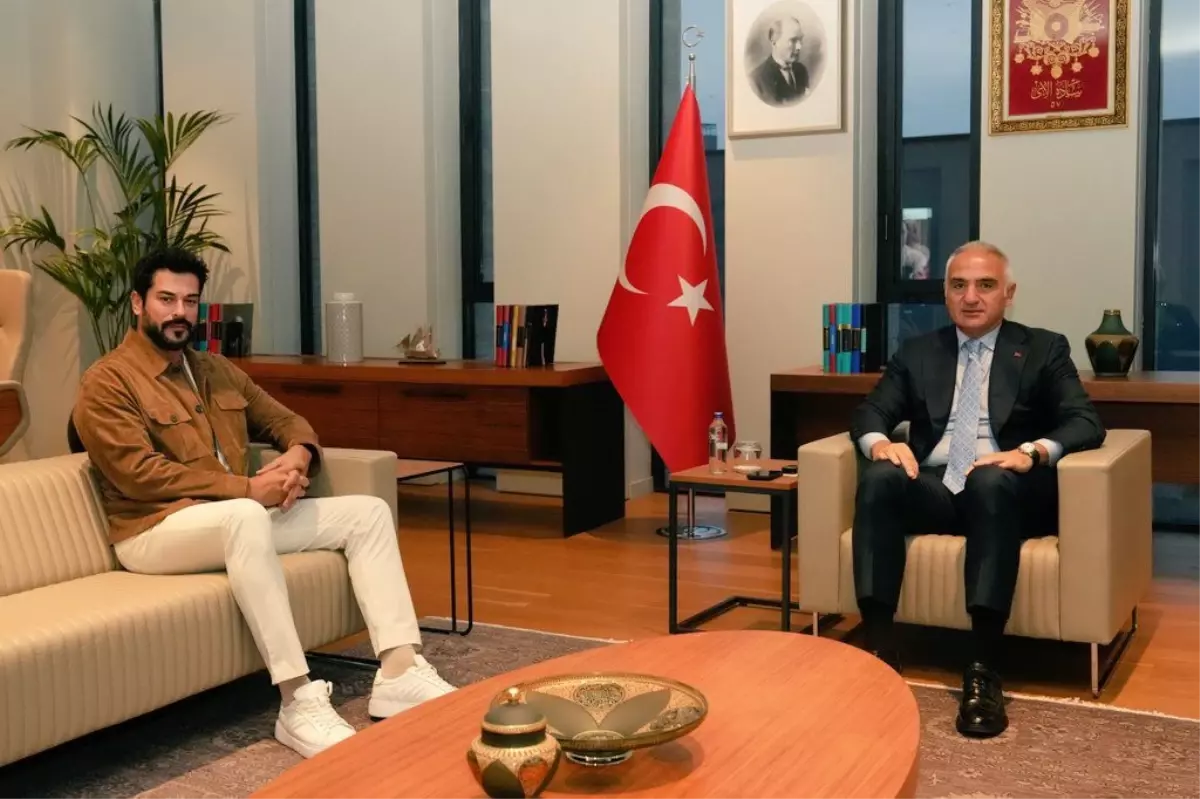 Oyuncu Burak Özçivit'ten Bakan Ersoy'a ziyaret