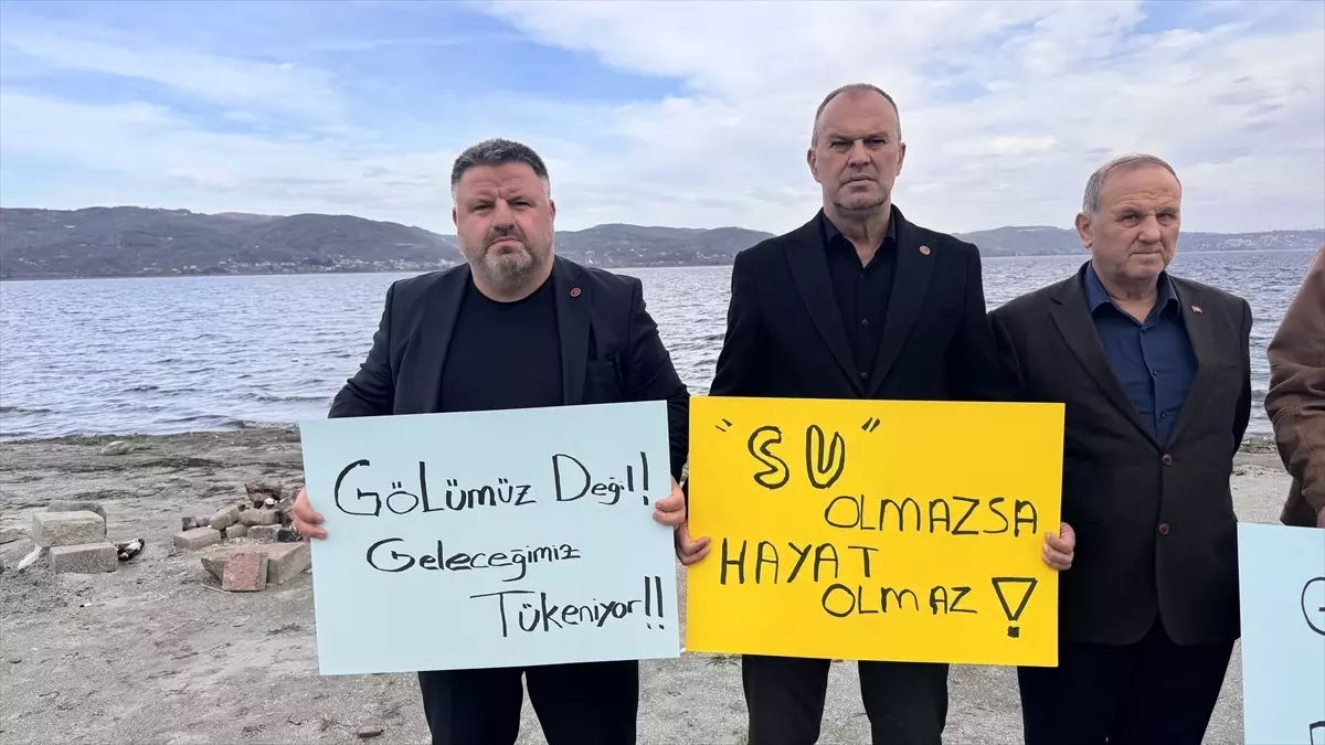 Sakarya'da muhtarlar Sapanca Gölü'nün korunması için bir araya geldi