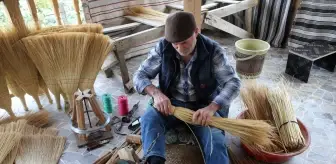 Süpürge üretimi Gökçeoluk köyündekilerin gelir kapısı olmaya devam ediyor