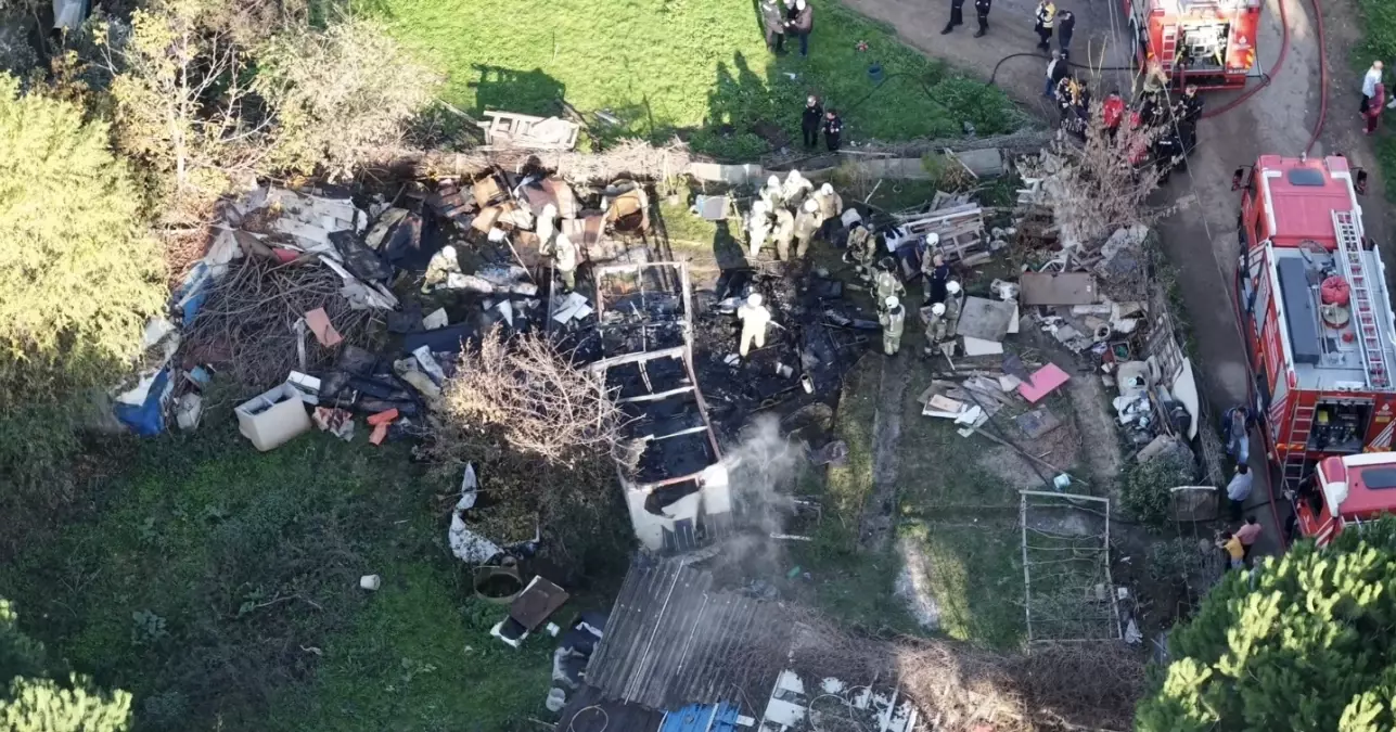 Tuzla'da gecekonduda çıkan yangın söndürüldü