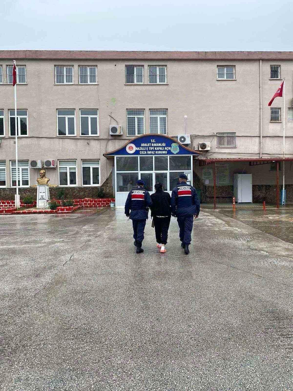 Üç yıl saklandı, kilerde yakalandı