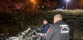 Uşak'ta şarampole devrilen otomobildeki 2 kişi öldü, 1 kişi yaralandı