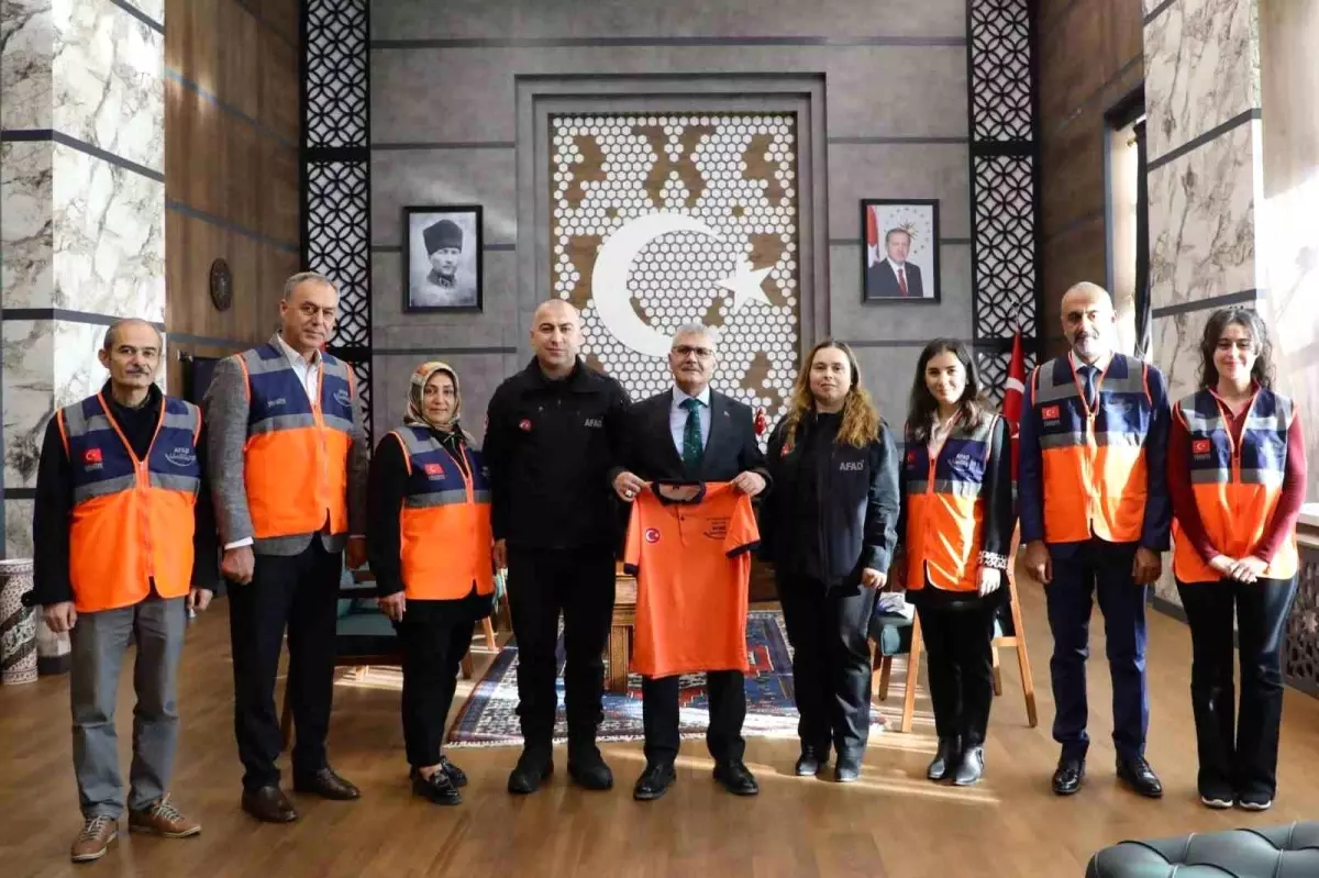Vali Çelik: 'AFAD gönüllüleri toplumun güçlü dayanağıdır'