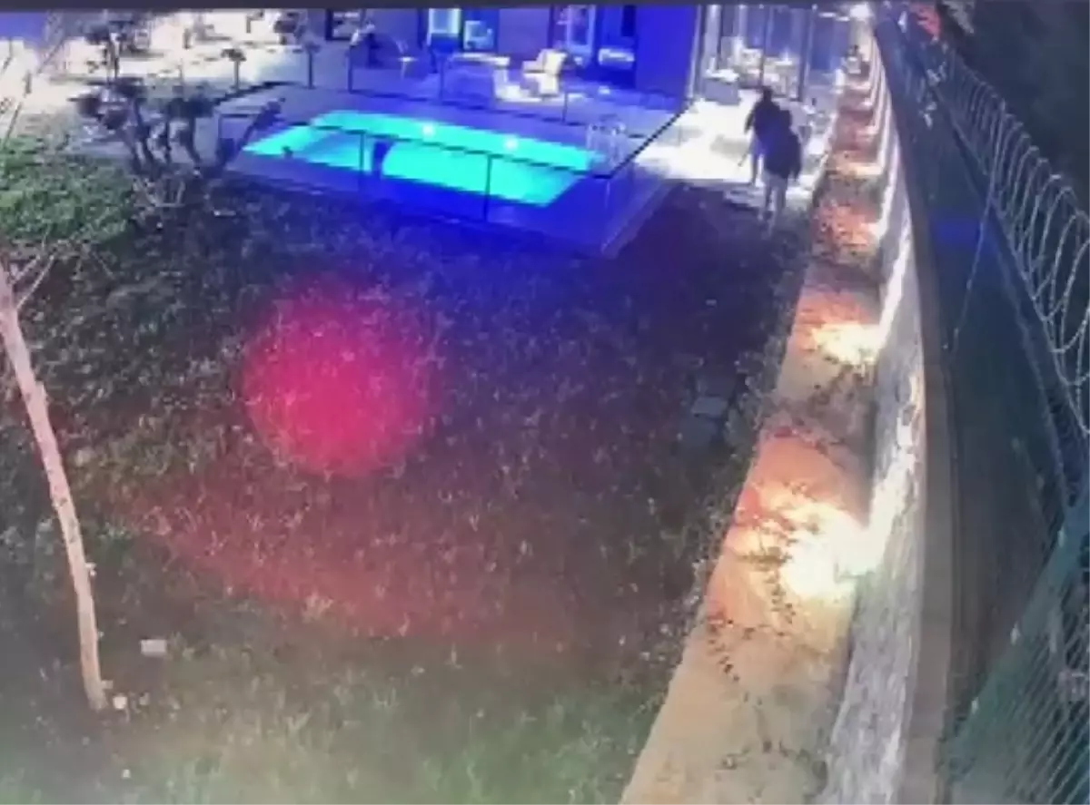 Villadan yaklaşık 12 milyonluk hırsızlık yapan şüpheliler kamerada