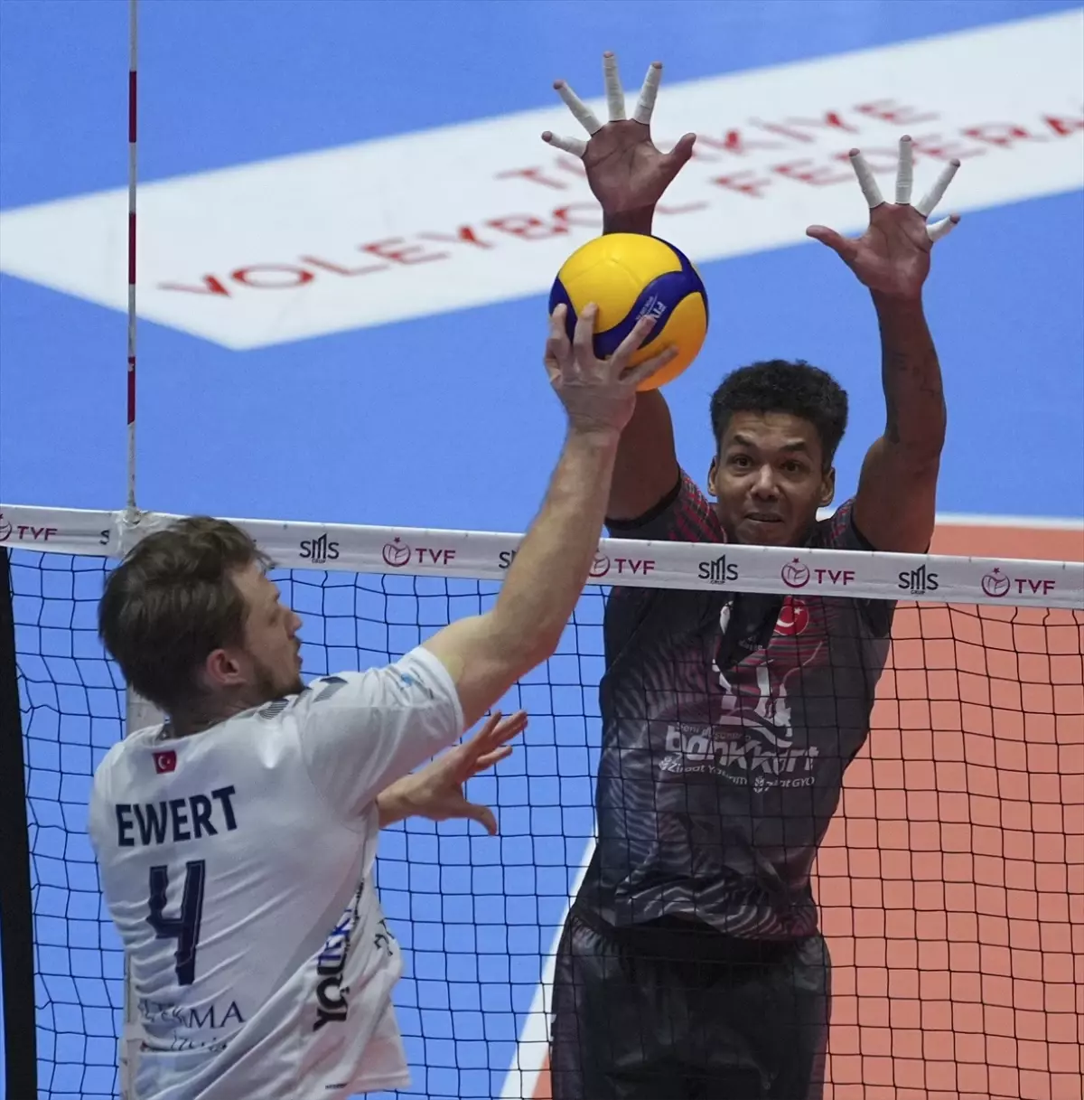 Voleybol: SMS Grup Efeler Ligi