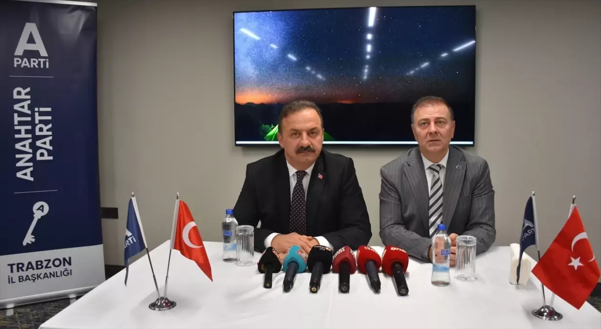 Anahtar Parti Genel Başkanı Ağıralioğlu, Trabzon'da gazetecilerle bir araya geldi